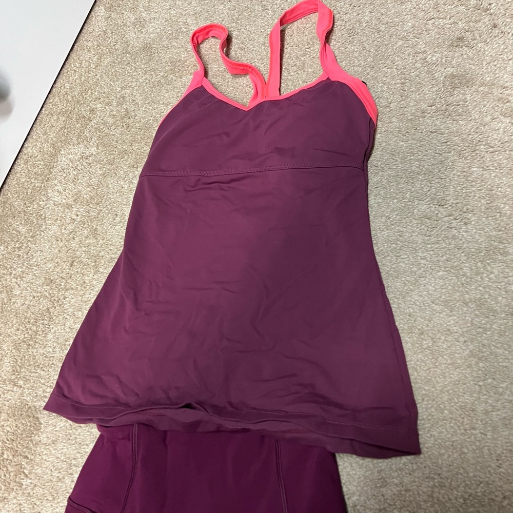 Size xs alo top with matching lululemon size 2 leggings with side pockets